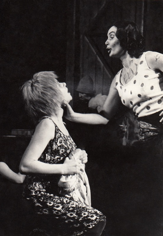 File:Kukli, Tiina (Ninka – Tiina Kukli, Tätoveeritu – Mai Mering. Pogodini „Aristokraadid”. Rakvere Teater, 1973, erakogu).jpg